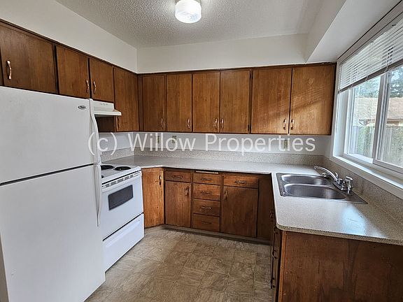 5th image of 3525 S L St