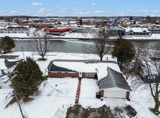 190 Riverside Dr, Cheboygan, MI 49721