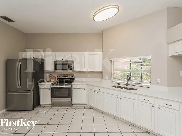 9712 Glenpointe Dr — Photo 6