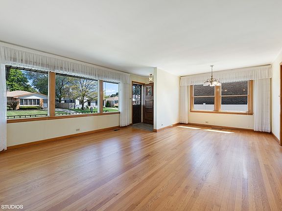 2nd image of 6937 W Oakton Ct