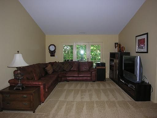 5th image of 940 Ivy Ln APT C