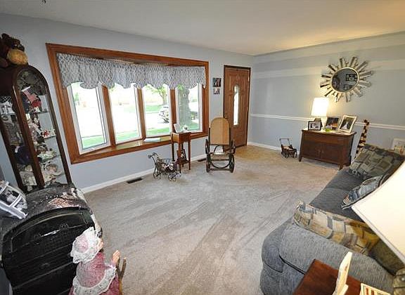 3rd image of 275 Humes Ln