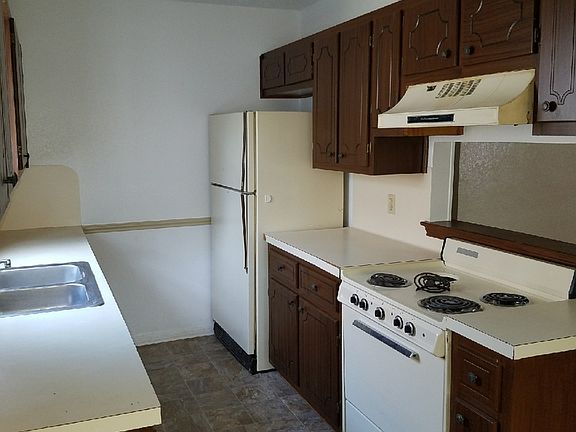 2nd image of 322 Chestnut Dr
