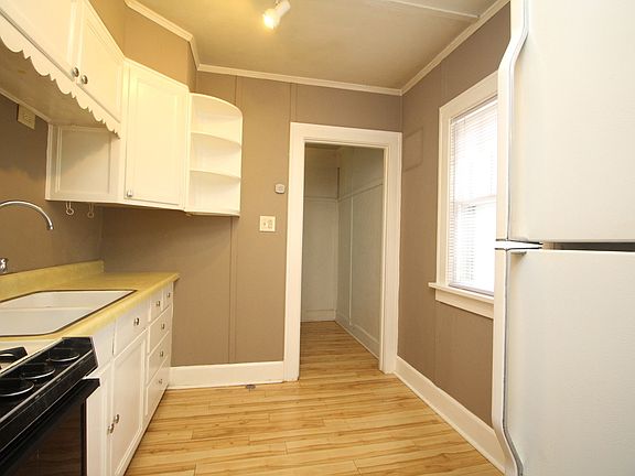3rd image of 228 N Clifton Ave