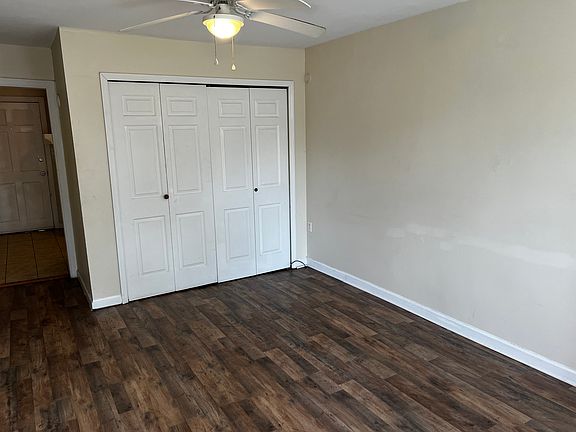 2nd image of 921 Berry St NE #921
