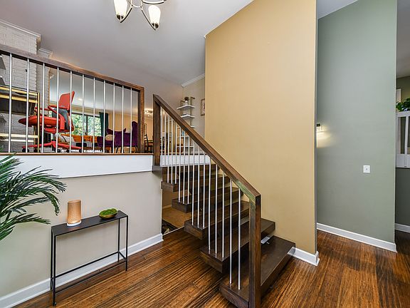 3rd image of 917 Royal Blackheath Ct