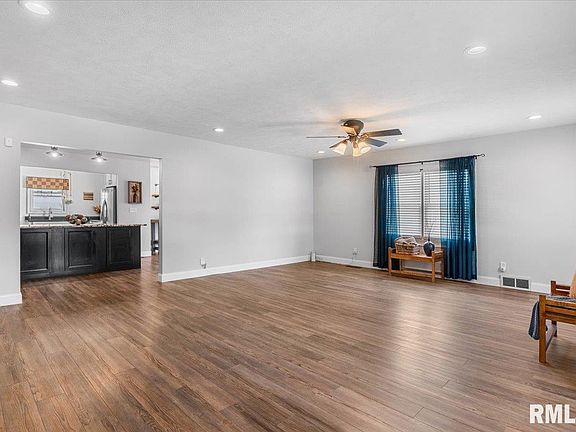 5th image of 2020 Whittier St