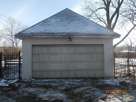 2nd image of 203 S Lakewood Ave