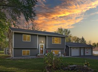 6957 Lakeview Dr, Lino Lakes, MN 55014