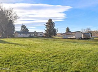 100 Kenyon Ln, Selah, WA 98942