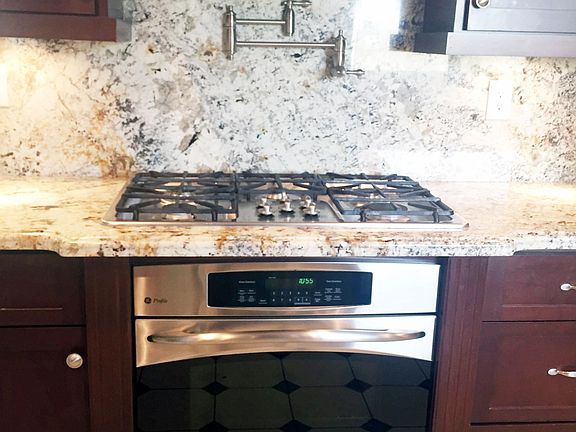 Stove Top with Pot Filler