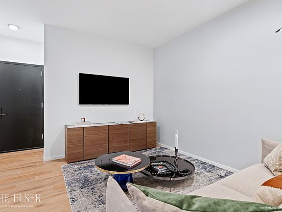 4th image of 398 NE 5th St #8XN5D6