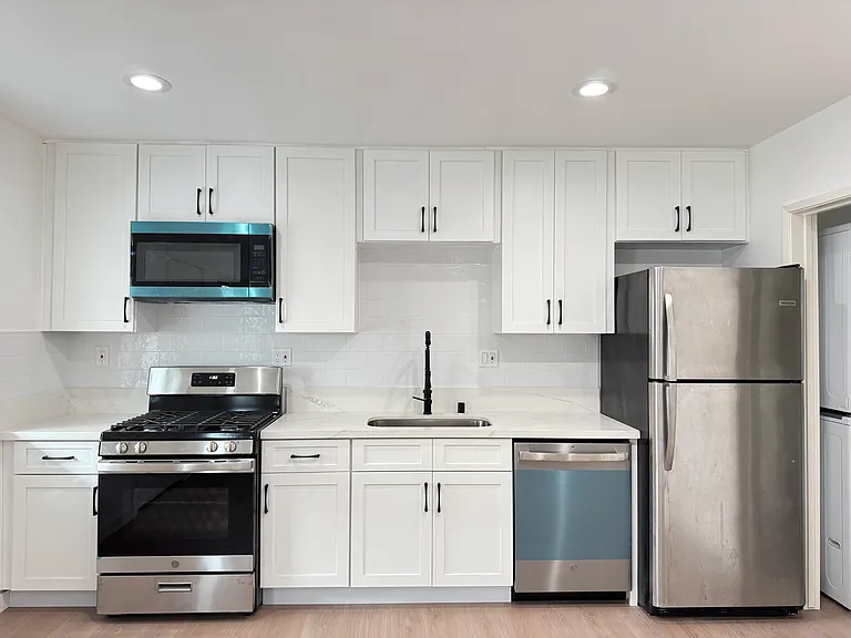 372 S Los Robles Ave #2 — Photo 3