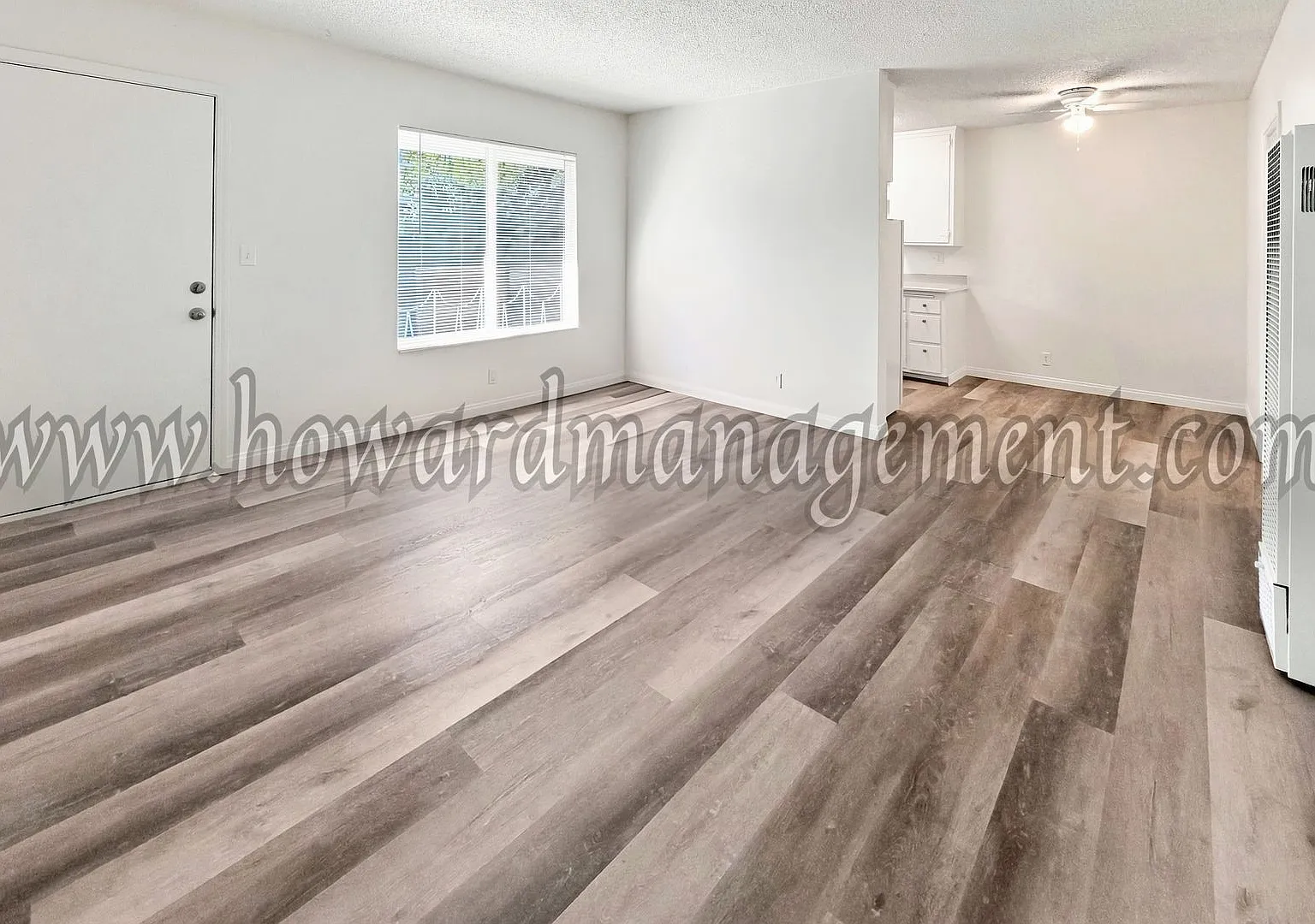 ** Move In Special** 4124 Grand View! Prime Location, All Vacancies Currently Offering 2 Week Fre... — Photo 2
