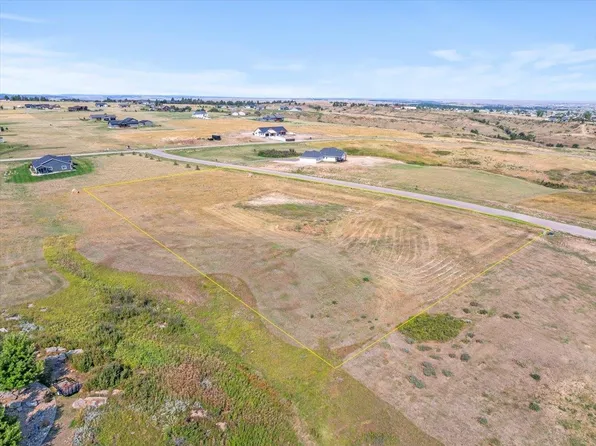 Mule Train Dr, Belle Fourche, SD 57717