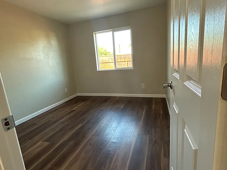 3953 N Palm Grove Dr #1 — Photo 10