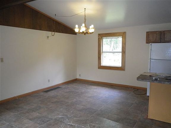 3rd image of 313 Tamarack Trl