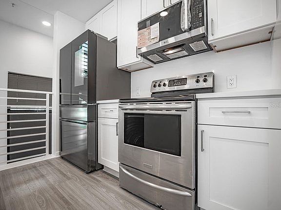 5th image of 460 E Jackson St Unit 2