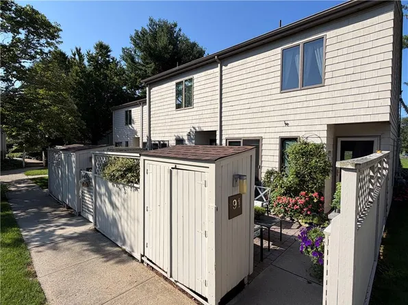 91 Windward Ln, Bristol, RI 02809