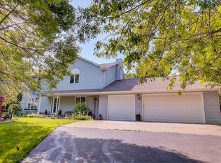 W167N4941 Russell Ct, Menomonee Falls, WI 53051