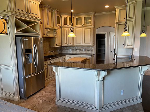 4th image of 608 Dayton Cir
