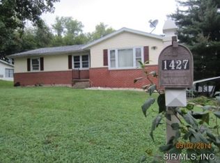 1427 Shelley Dr, Vandalia, IL 62471