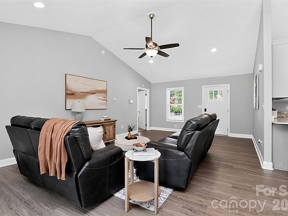 4th image of 3889 Ritchie Rd
