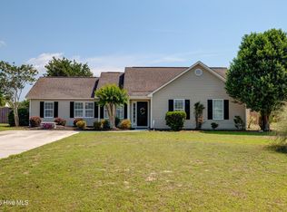 71 Twin Oaks Dr, Hampstead, NC 28443