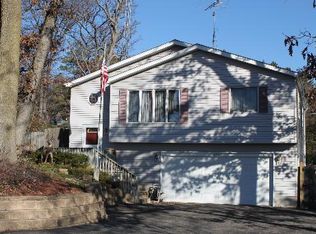 8904 Evergreen Dr, Wonder Lake, IL 60097