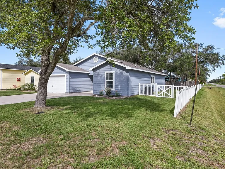 102 Pecan Harbor St — Photo 27