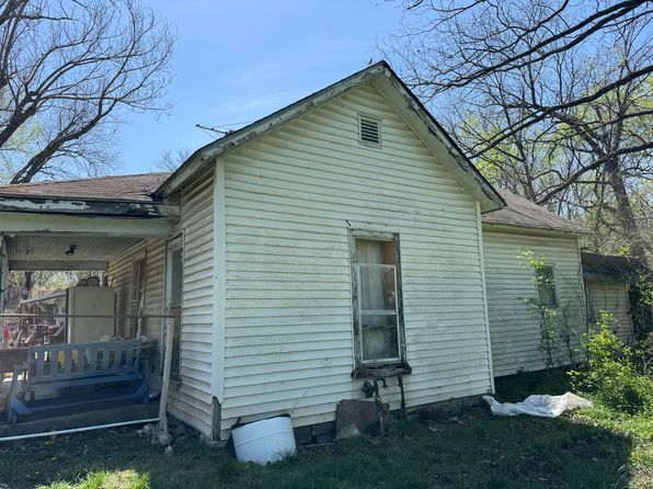 2107 Suburban Street, Carthage, MO 64836