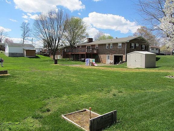 5th image of 148 Greenmeadow Ln