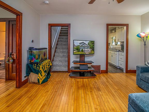5th image of 504 Maple STREET