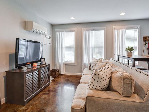2nd image of 611 Madison St APT 204