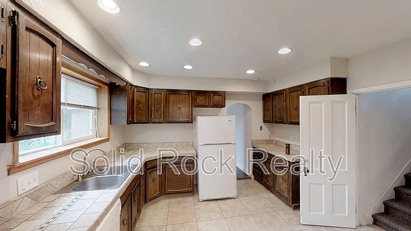 4 bed, 2.0 bath, 1125 sqft, $1,650 — Photo 3