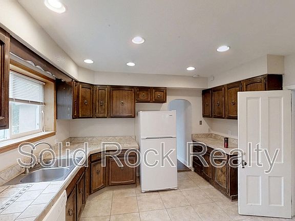 3rd image of 2436-1 E Monument St