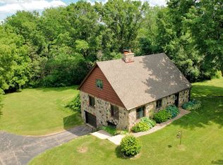 W269S3342 Merrill Hills Rd, Waukesha, WI 53189