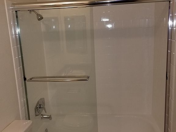 4th image of 11116 Moorpark St #206
