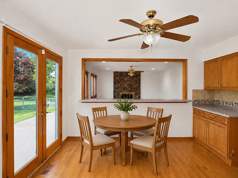 706 N Point Dr — Photo 10