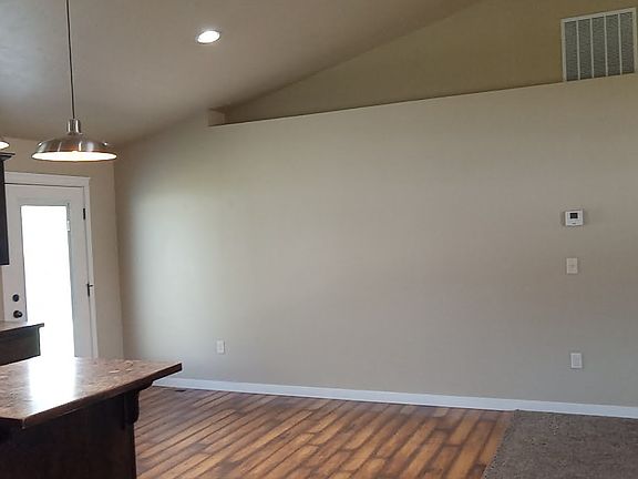 3rd image of 309 15th Ave E