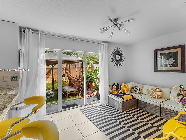 2420 SW 87th Way — Photo 9