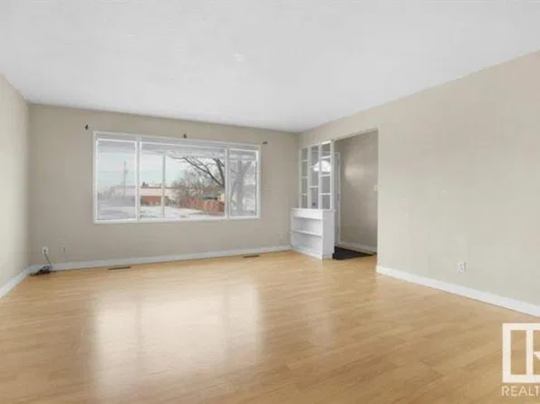 16225 100a Ave NW Unit 1, Edmonton, AB T5P 0M2