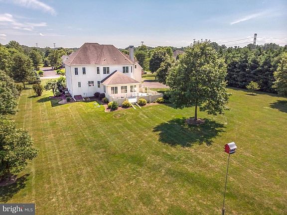 3rd image of 202 Bohemia Mill Pond Dr