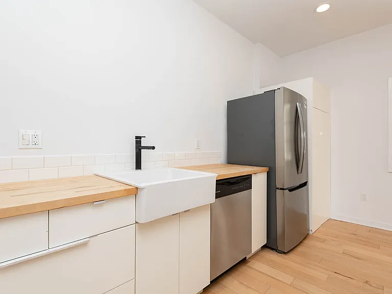 414 N Curson Ave #208 — Photo 9
