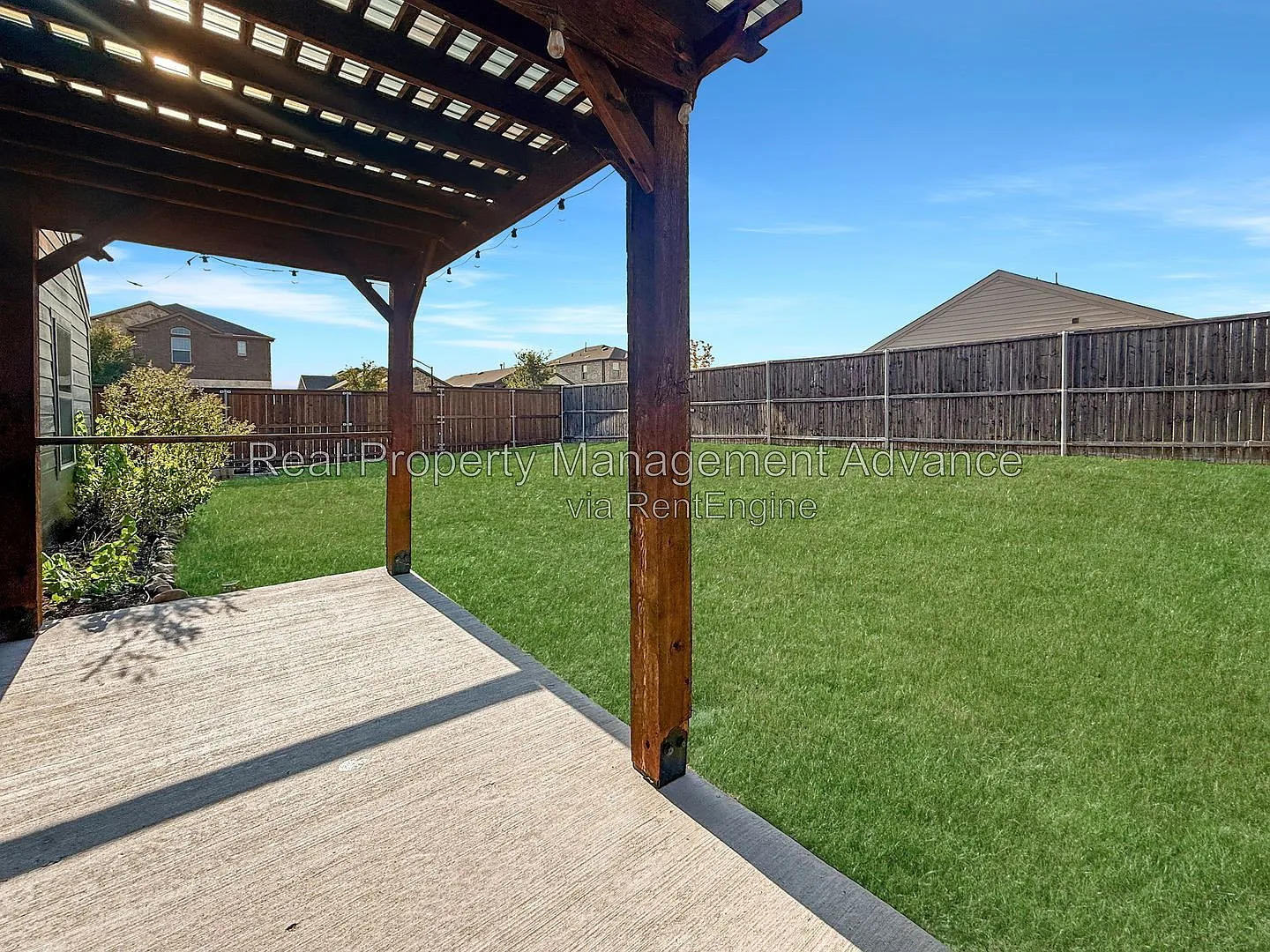 3 bed, 2.0 bath, 1516 sqft, $2,295 — Photo 2
