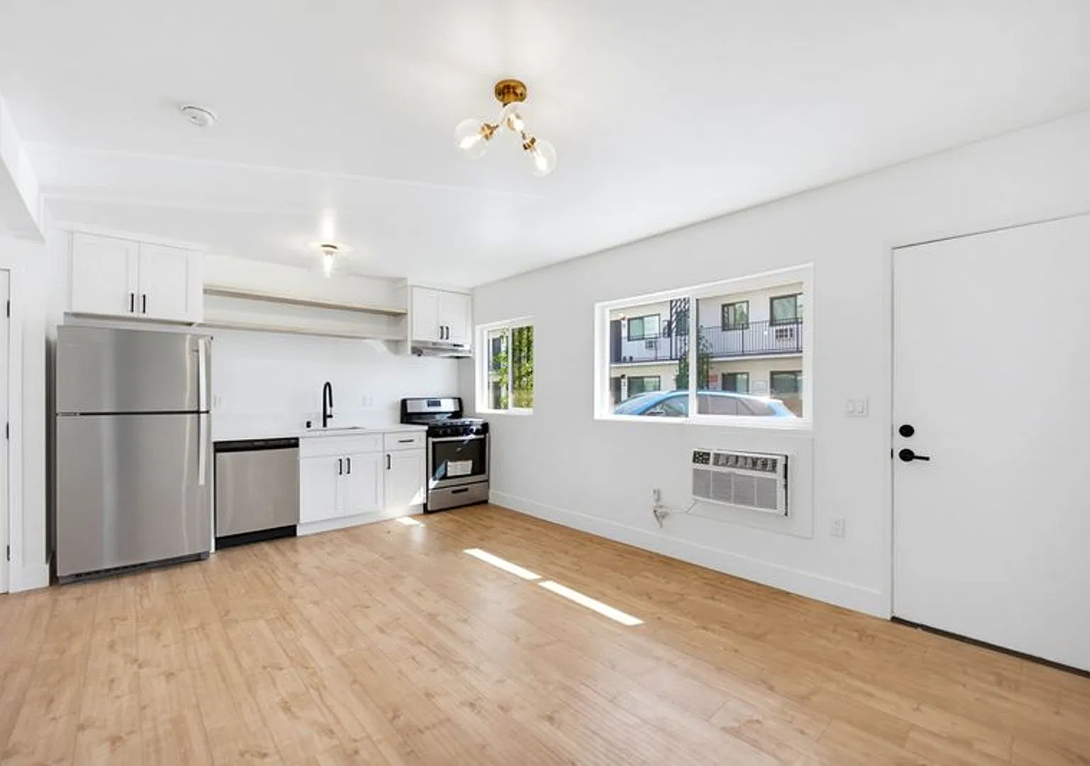 Echo Lake Apartments — Photo 4