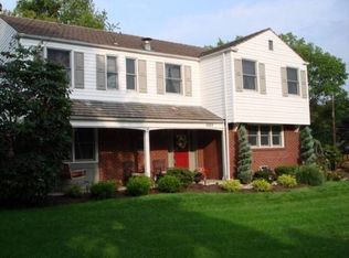 1137 Gilchrest Dr, Pittsburgh, PA 15235