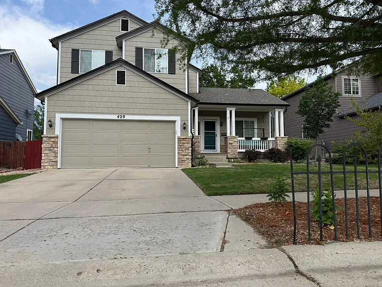 429 Simmons Ct — Photo 3