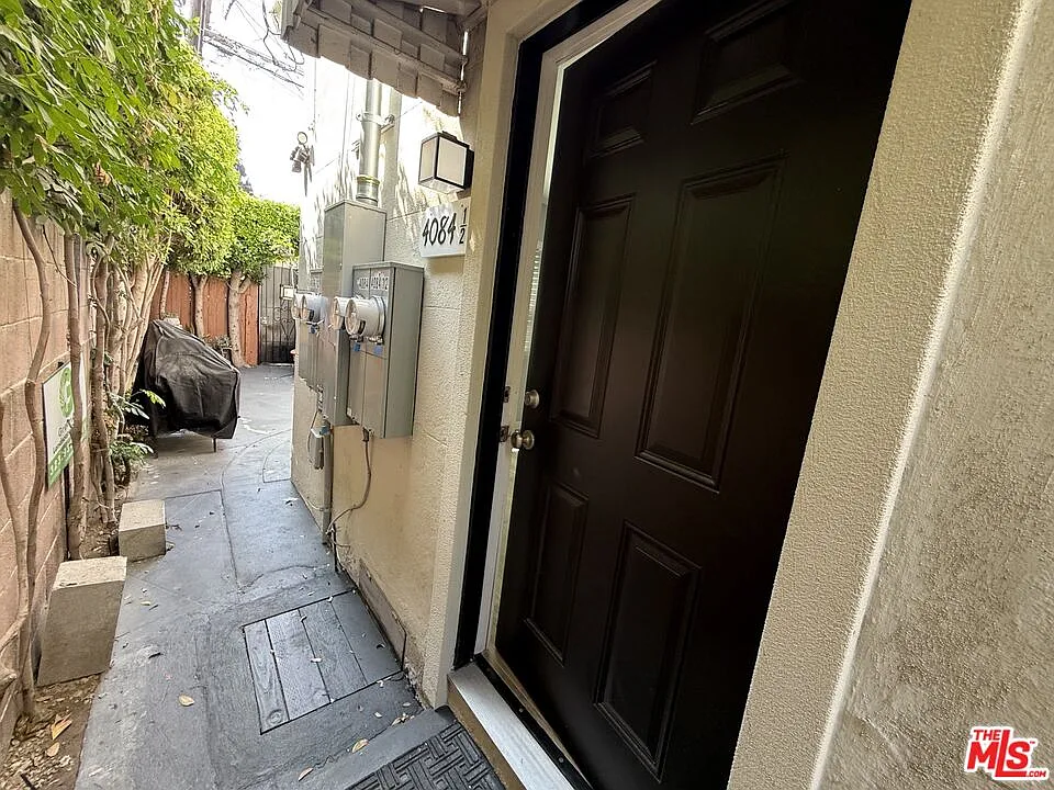 Studio, 1.0 bath, 450 sqft, $2,200 — Photo 3
