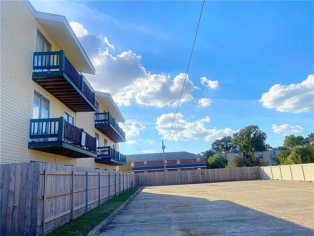 1 bed, 1.0 bath, 600 sqft, $965 — Photo 2